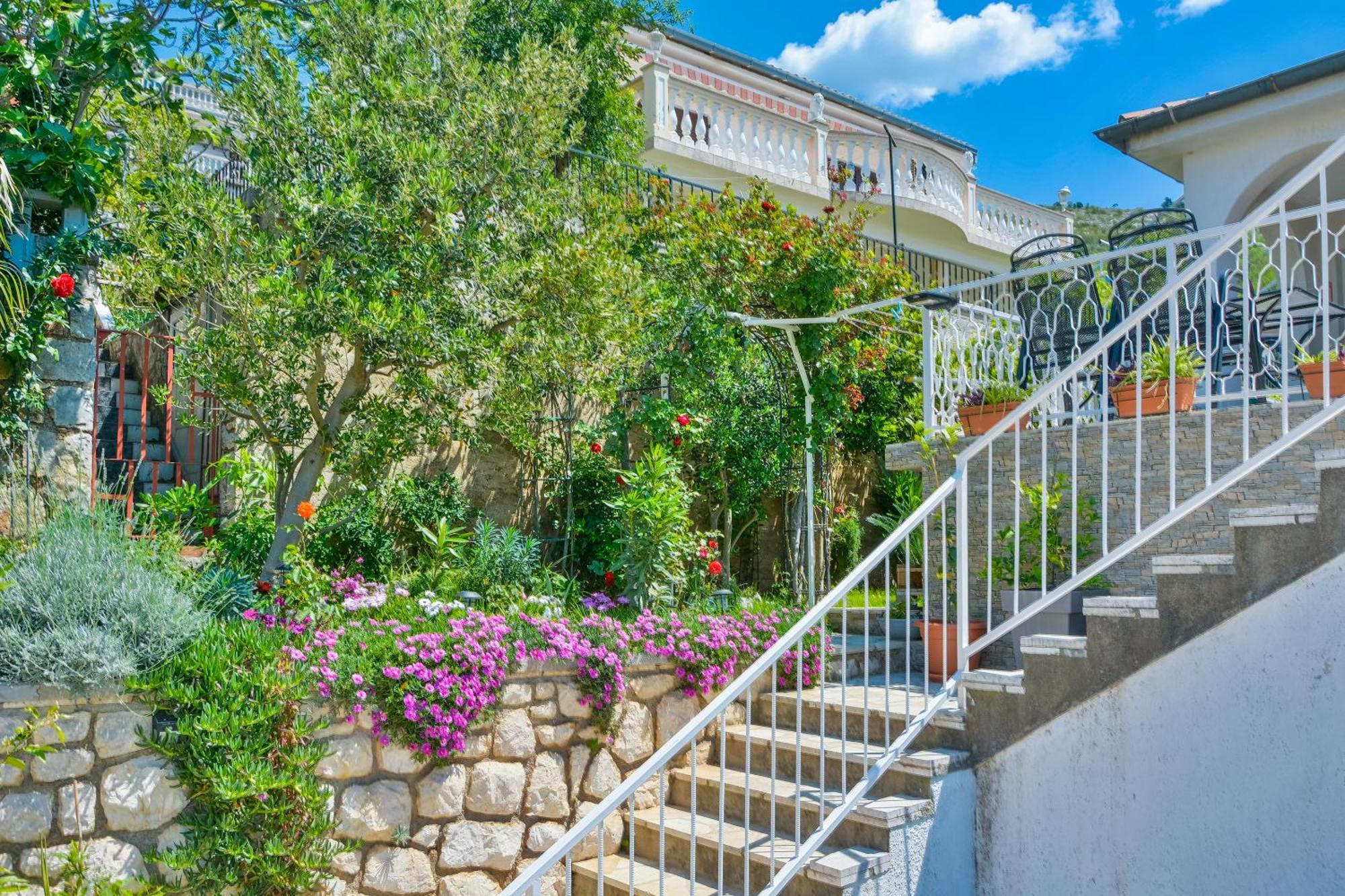 Apartment Luca Сен Екстериор снимка