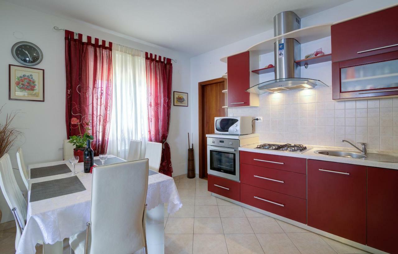 Apartment Luca Сен Екстериор снимка