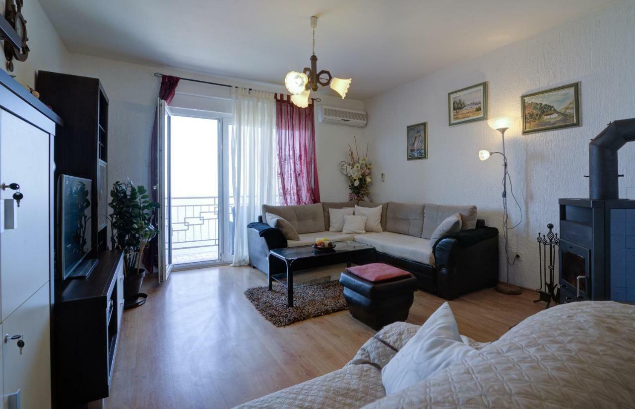 Apartment Luca Сен Екстериор снимка