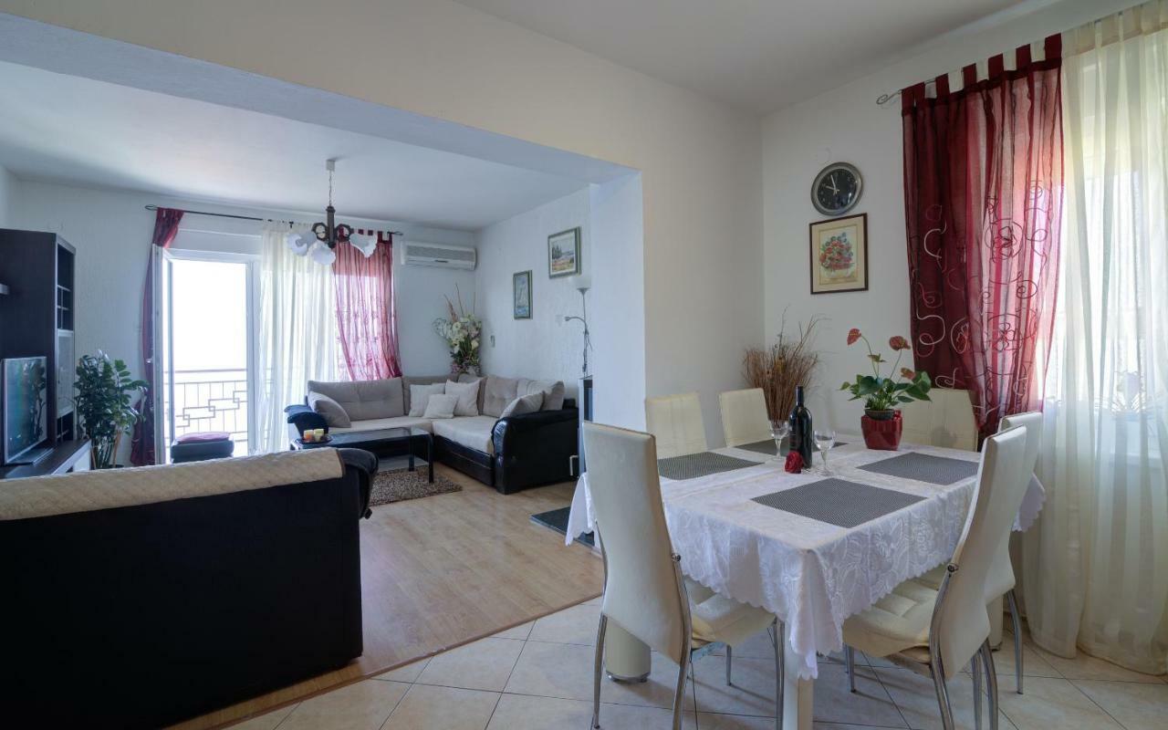Apartment Luca Сен Екстериор снимка